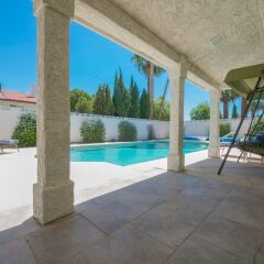 Отель Luxurious 5BR near Las Vegas Strip США, Лас-Вегас - отзывы, цены и фото номеров - забронировать отель Luxurious 5BR near Las Vegas Strip онлайн бассейн фото 4