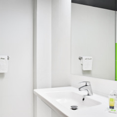 Hotel ibis Styles Madrid Prado ванная