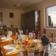 Отель Farmhouse With Pool and Large Garden, 50 Acres of Vineyards, Wine Tasting Ареццо фото 17