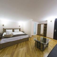 Отель Log Inn Boutique Тбилиси комната для гостей фото 5