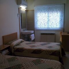 Отель Hostal Conde Güell сейф в номере