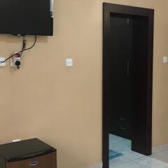 Отель Jim-Eddy Suites Энугу сейф в номере