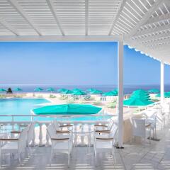 Отель Mitsis Family Village Beach Hotel Греция, Калимнос - отзывы, цены и фото номеров - забронировать отель Mitsis Family Village Beach Hotel онлайн гостиничный бар
