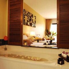 Отель Naithonburi Beach Resort Phuket ванная