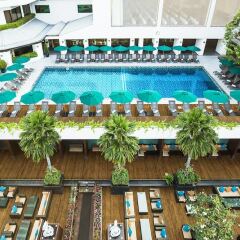Royal Orchid Sheraton Hotel & Towers бассейн фото 3