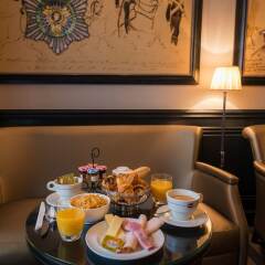 Отель Hôtel Saint Cyr Etoile в номере