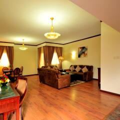 Отель Tulip Inn Sharjah Hotel Apartments ОАЭ, Шарджа - отзывы, цены и фото номеров - забронировать отель Tulip Inn Sharjah Hotel Apartments онлайн комната для гостей