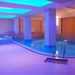 Hotel Nevis Wellness & SPA бассейн