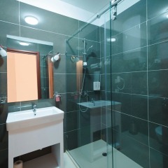 Отель Albanian Star Hotel Албания, Голем - отзывы, цены и фото номеров - забронировать отель Albanian Star Hotel онлайн ванная фото 2
