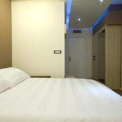 Hotel Soa сейф в номере