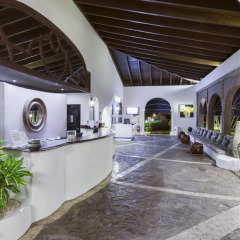 Catalonia Grand Dominicus Hotel интерьер отеля