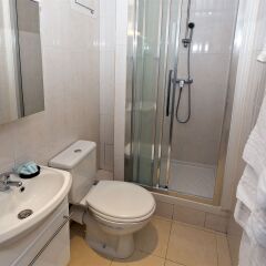 Отель Hipotel Paris Belleville Pyrenees Париж ванная