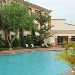 Отель Oakwood Park Hotels бассейн