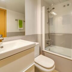 Отель Apartamento Vivalidays Alicia Испания, Льорет-де-Мар - отзывы, цены и фото номеров - забронировать отель Apartamento Vivalidays Alicia онлайн ванная фото 2