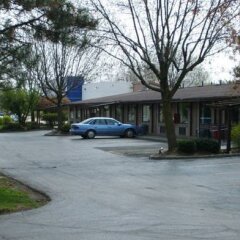 Отель Amerivu Inn and Suites парковка