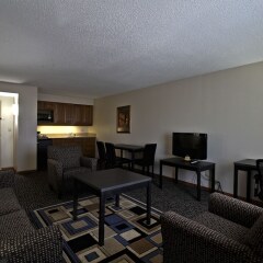 Отель Chicago Club Inn & Suites комната для гостей фото 4