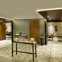 Отель Hilton Garden Inn Dubai Al Muraqabat питание фото 2
