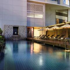 Отель Pullman Bangkok Grande Sukhumvit Бангкок бассейн