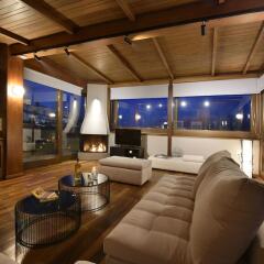 Отель Karyatis Luxury Maisonette by K&K