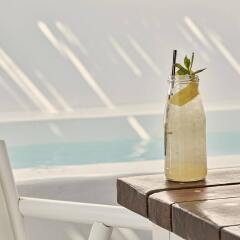 Отель Anemos Beach Lounge Hotel Греция, Остров Санторини - отзывы, цены и фото номеров - забронировать отель Anemos Beach Lounge Hotel онлайн пляж