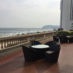 The Gateway Hotel Beach Road пляж