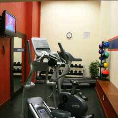 Отель Hampton Inn & Suites Mexico City - Centro Historico фитнесс-зал фото 2