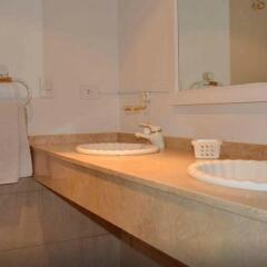 Отель Mayflower Suites ванная