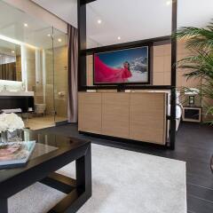 Отель Dominic & Smart Luxury Suites Republic Square Сербия, Белград - отзывы, цены и фото номеров - забронировать отель Dominic & Smart Luxury Suites Republic Square онлайн комната для гостей фото 3
