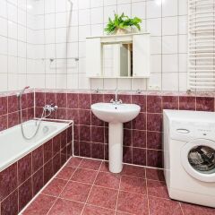 Апартаменты Three bedrooms & studio in the Center Львов ванная