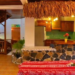 Отель Hana Iti Beach House Французская Полинезия, Хуахине - отзывы, цены и фото номеров - забронировать отель Hana Iti Beach House онлайн бассейн