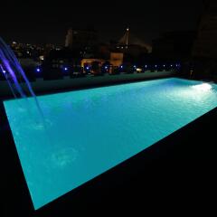 Отель Dewan Bangkok бассейн