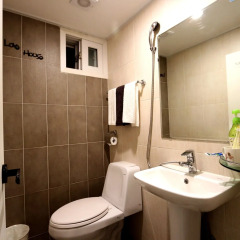 Отель Just4u Guesthouse ванная
