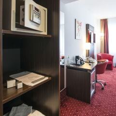 Best Western Plus Amedia Hotel Wien сейф в номере