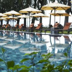 Отель Lone Pine Hotel Малайзия, Пенанг - отзывы, цены и фото номеров - забронировать отель Lone Pine Hotel онлайн бассейн