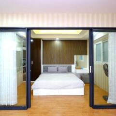 Апартаменты Sunrise Ocean View Apartment Номер Делюкс с различными типами кроватей фото 15