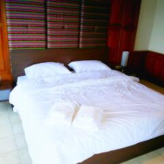 Апартаменты Patong Tower Apartment by United 21 Thailand комната для гостей