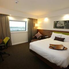 Отель Hampton by Hilton Liverpool/John Lennon Airport Великобритания, Ливерпуль - отзывы, цены и фото номеров - забронировать отель Hampton by Hilton Liverpool/John Lennon Airport онлайн комната для гостей