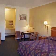 Отель Americas Best Value Inn And Suites США, Лос-Анджелес - отзывы, цены и фото номеров - забронировать отель Americas Best Value Inn And Suites онлайн удобства в номере фото 2