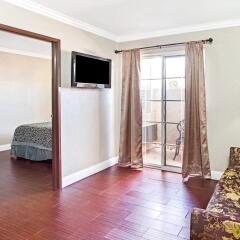 Отель Days Inn by Wyndham Long Beach City Center комната для гостей