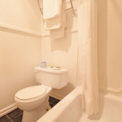Отель Sutton Park Inn ванная