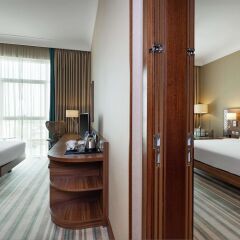 Отель Hilton Garden Inn Dubai Al Muraqabat Дубай комната для гостей фото 5