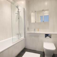 Апартаменты 1 Bedroom Apartment With Balcony in Greenwich ванная фото 2