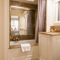 Отель De Orangerie - Small Luxury Hotels of the World Бельгия, Брюгге - отзывы, цены и фото номеров - забронировать отель De Orangerie - Small Luxury Hotels of the World онлайн ванная
