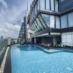 Отель The Continent Bangkok by Compass Hospitality бассейн