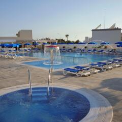 Euronapa Hotel Apartments бассейн фото 3