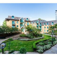 Отель Central Flat With Garden View Ideal for Couples