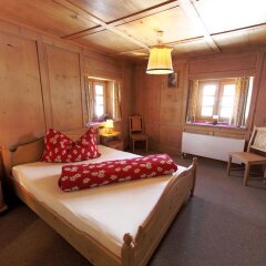Отель Damiano's Gasthaus Zum Tschuggen Швейцария, Давос - отзывы, цены и фото номеров - забронировать отель Damiano's Gasthaus Zum Tschuggen онлайн комната для гостей фото 3