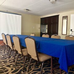 Отель Travelodge by Wyndham Ottawa East Канада, Оттава - отзывы, цены и фото номеров - забронировать отель Travelodge by Wyndham Ottawa East онлайн помещение для мероприятий фото 2
