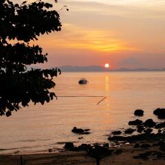 Отель The Pelican Residence & Suite Krabi пляж