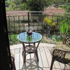 Отель Guest House Villa Elma Болгария, Шумен - отзывы, цены и фото номеров - забронировать отель Guest House Villa Elma онлайн балкон